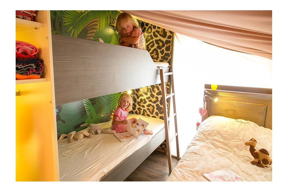Glampingunterkunft: Kinderzimmer - SunLodge Safari von Suncamp auf Centro Vacanze Pra`delle Torri